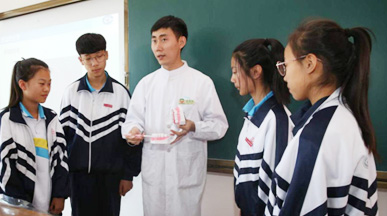 发挥积极性、主动性，大力开展“五上五进”活动